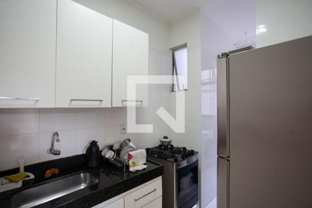 Cozinha de apartamento à venda com 2 quartos, 55m² em Glória, Belo Horizonte