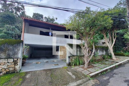 Fachada de casa de condomínio à venda com 7 quartos, 400m² em Charitas, Niterói