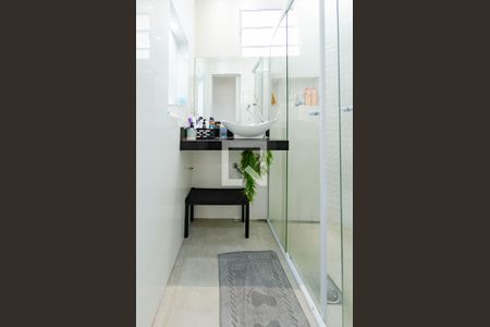 Banheiro de apartamento à venda com 2 quartos, 49m² em Jardim America, Belo Horizonte