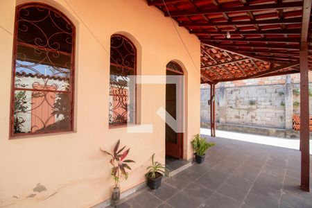 Garagem de casa para alugar com 3 quartos, 360m² em Tropical, Contagem