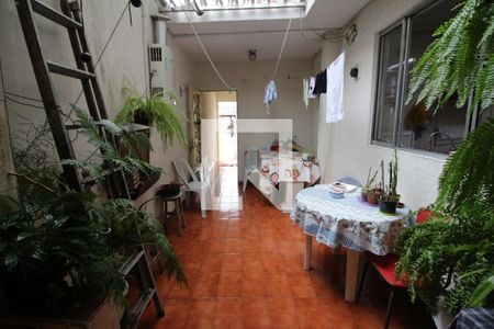 Quintal de casa à venda com 3 quartos, 111m² em Jardim Roberto, Osasco