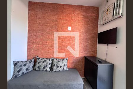 Sala/Quarto de casa de condomínio para alugar com 1 quarto, 30m² em Vargem Grande, Rio de Janeiro