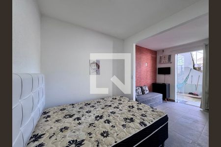 Sala/Quarto de casa de condomínio para alugar com 1 quarto, 30m² em Vargem Grande, Rio de Janeiro