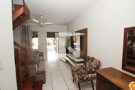 Sala de casa de condomínio para alugar com 3 quartos, 50m² em Cavalhada, Porto Alegre