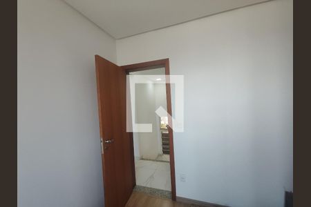 Quarto 2 de casa à venda com 3 quartos, 306m² em São Goncalo, Contagem