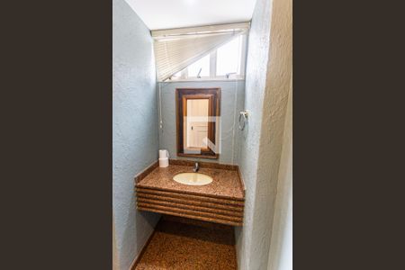 Lavabo na Sala 2 de apartamento à venda com 3 quartos, 300m² em Santo Antônio, Belo Horizonte