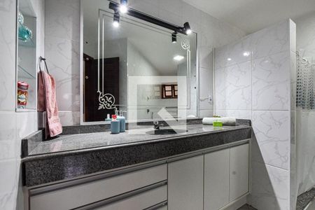 Casa à venda com 4 quartos, 450m² em Matapaca, Niterói
