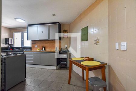 Casa à venda com 4 quartos, 450m² em Matapaca, Niterói