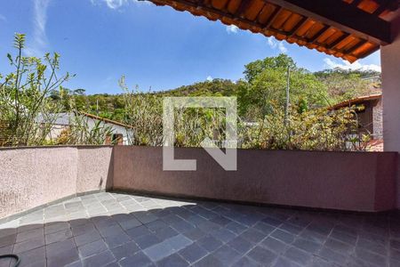Casa à venda com 4 quartos, 450m² em Matapaca, Niterói