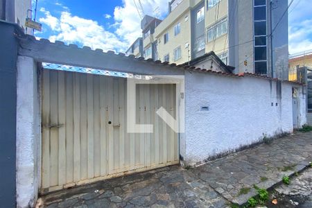 Fachada de casa à venda com 4 quartos, 400m² em Sagrada Família, Belo Horizonte