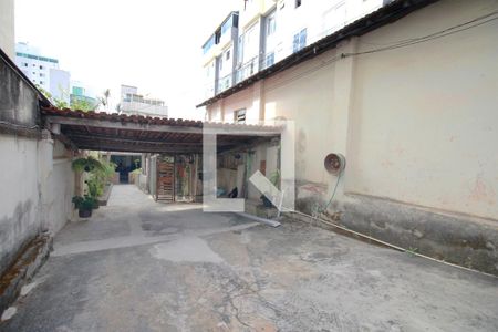 Garagem de casa à venda com 4 quartos, 400m² em Sagrada Família, Belo Horizonte