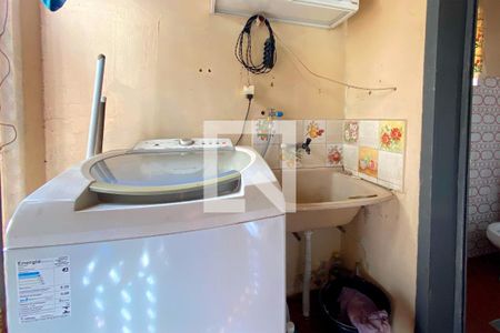 Edícula - Área de serviço de casa à venda com 4 quartos, 400m² em Sagrada Família, Belo Horizonte