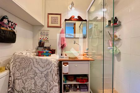 Banheiro de apartamento para alugar com 1 quarto, 23m² em Laranjeiras, Rio de Janeiro