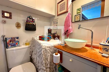 Banheiro de apartamento para alugar com 1 quarto, 23m² em Laranjeiras, Rio de Janeiro