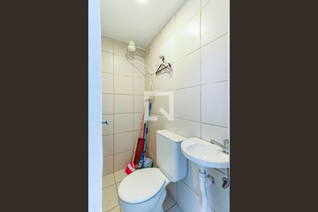 Banheiro de serviço de apartamento à venda com 3 quartos, 59m² em Caxingui, São Paulo