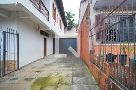 Garagem de casa à venda com 3 quartos, 650m² em São João, Porto Alegre