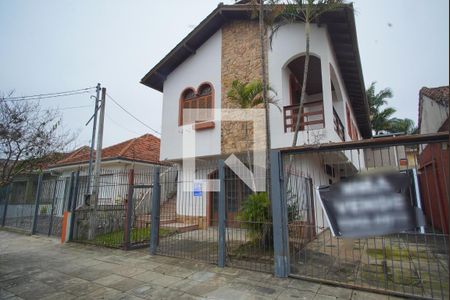 Fachada de casa à venda com 3 quartos, 650m² em São João, Porto Alegre