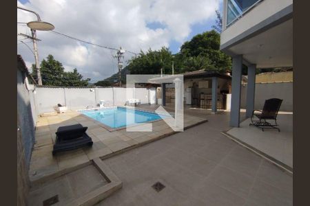 Casa à venda com 3 quartos, 361m² em Piratininga, Niterói