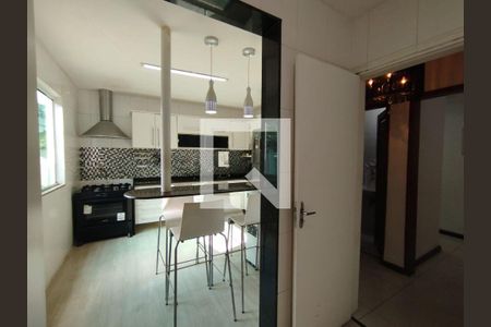 Casa à venda com 3 quartos, 361m² em Piratininga, Niterói