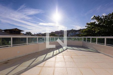 Casa à venda com 4 quartos, 400m² em Camboinhas, Niterói