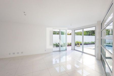 Casa à venda com 4 quartos, 400m² em Camboinhas, Niterói