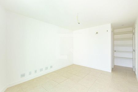 Casa à venda com 4 quartos, 400m² em Camboinhas, Niterói