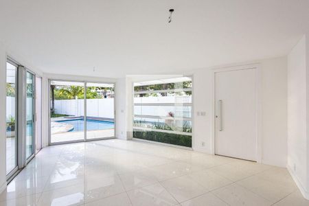 Casa à venda com 4 quartos, 400m² em Camboinhas, Niterói