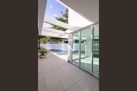 Casa à venda com 4 quartos, 400m² em Camboinhas, Niterói