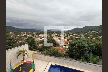 Casa à venda com 4 quartos, 450m² em Maravista, Niterói
