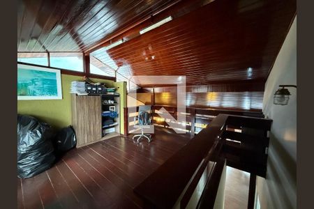 Casa à venda com 4 quartos, 450m² em Maravista, Niterói