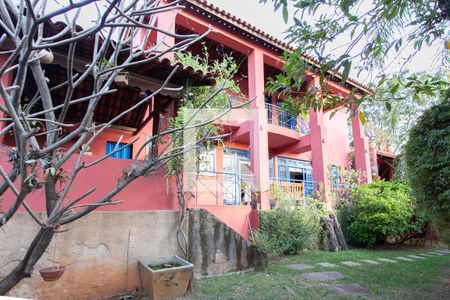 Fachada dos fundos de casa à venda com 4 quartos, 992m² em Estoril, Belo Horizonte