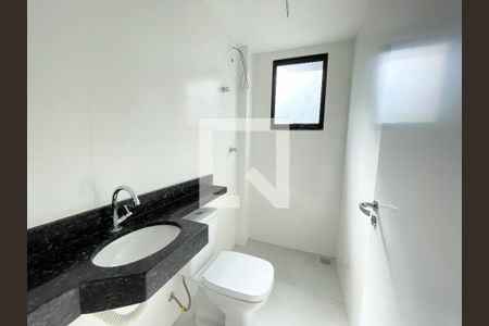 Banheiro social de apartamento à venda com 2 quartos, 50m² em Jardim Atlântico, Belo Horizonte