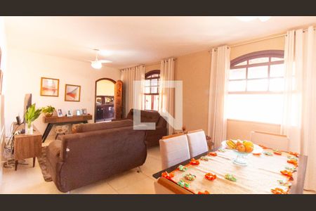 Sala de casa à venda com 3 quartos, 360m² em Maravista, Niterói