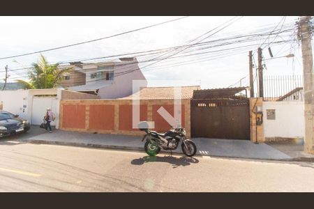 Fachada de casa à venda com 3 quartos, 360m² em Maravista, Niterói