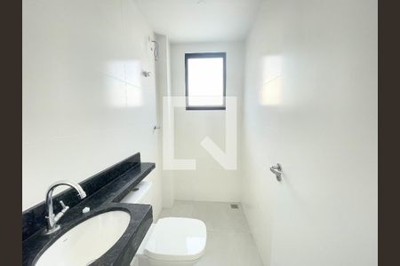 Banheiro social de apartamento à venda com 2 quartos, 48m² em Jardim Atlântico, Belo Horizonte