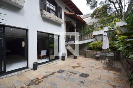 Área Externa de casa à venda com 6 quartos, 420m² em Santo Antônio, Belo Horizonte