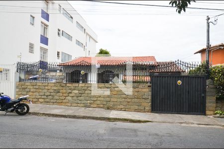 Fachada de casa à venda com 6 quartos, 420m² em Santo Antônio, Belo Horizonte