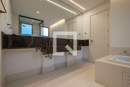 Banheiro da Suíte de apartamento à venda com 4 quartos, 270m² em Jardim Paulista, São Paulo