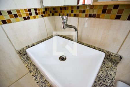 Banheiro Social de apartamento à venda com 2 quartos, 65m² em Higienópolis, Rio de Janeiro