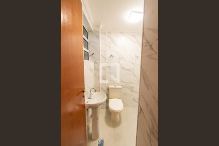 Banheiro de kitnet/studio para alugar com 1 quarto, 28m² em Liberdade, São Paulo