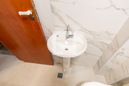 Banheiro de kitnet/studio para alugar com 1 quarto, 28m² em Liberdade, São Paulo