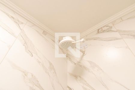 Banheiro de kitnet/studio para alugar com 1 quarto, 28m² em Liberdade, São Paulo