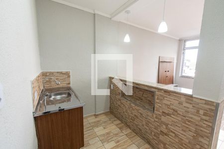 Cozinha de kitnet/studio para alugar com 1 quarto, 28m² em Liberdade, São Paulo