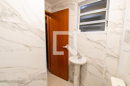 Banheiro de kitnet/studio para alugar com 1 quarto, 28m² em Liberdade, São Paulo