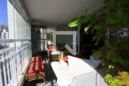 Varanda da Sala de apartamento à venda com 4 quartos, 250m² em Vila Suzana, São Paulo