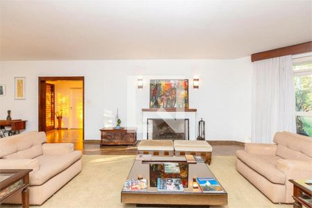 Casa à venda com 5 quartos, 371m² em Jardim Marajoara, São Paulo