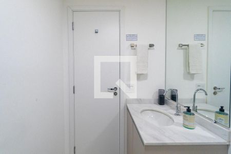 Banheiro de kitnet/studio para alugar com 1 quarto, 28m² em Mirandópolis, São Paulo
