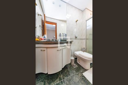 Banheiro da Suíte de apartamento à venda com 5 quartos, 282m² em Coração Eucarístico, Belo Horizonte