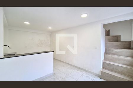 Sala/Cozinha de casa para alugar com 1 quarto, 60m² em Vila Ipojuca, São Paulo