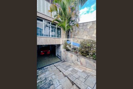 Garagem de casa à venda com 3 quartos, 186m² em Vila Bertioga, São Paulo